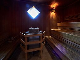 Terraced House in Residence & Spa With Common Pool and Sauna, Houlgate