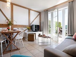 Terraced House in Residence & Spa With Common Pool and Sauna, Houlgate