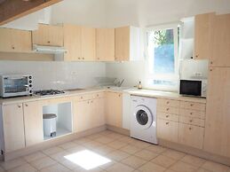 Pretty Holiday House With Private Garden, Apt