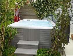 Charming Holiday Home, Near the Beach