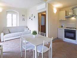 Lovely Holiday Flat With Shared Pool in Lerici