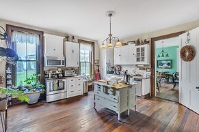 Dickinson Room by Main Street Bed & Breakfast