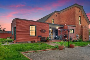 Dickinson Room by Main Street Bed & Breakfast