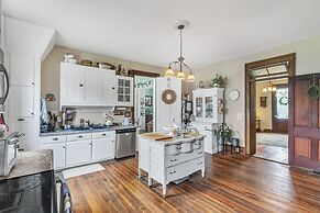 Dickinson Room by Main Street Bed & Breakfast