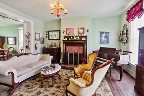 Dickinson Room by Main Street Bed & Breakfast