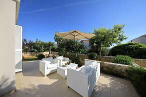 Apartments in Villas Punta Skala With Beachpool