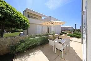 Apartments in Villas Punta Skala With Beachpool