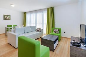 Apartments in Villas Punta Skala With Beachpool