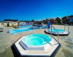 Large Holiday Homes, Swimming Pool, Jacuzzi