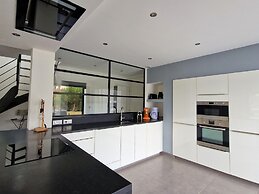 Quite Holiday Villa in Benodet