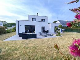 Quite Holiday Villa in Benodet
