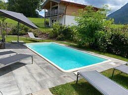 Chalet Alpenzauber mit Beheiztem Pool, Inzell