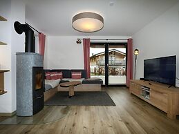 Chalet Alpenzauber mit Beheiztem Pool, Inzell