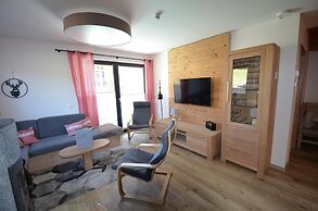 Chalet Alpenzauber mit Beheiztem Pool, Inzell
