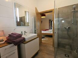 Chalet Alpenzauber mit Beheiztem Pool, Inzell