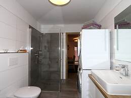 Chalet Alpenzauber mit Beheiztem Pool, Inzell