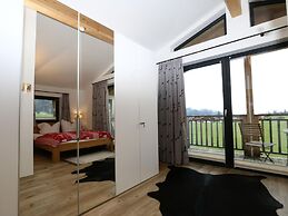 Chalet Alpenzauber mit Beheiztem Pool, Inzell