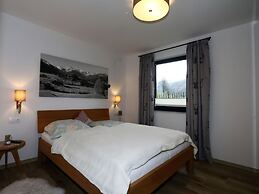 Chalet Alpenzauber mit Beheiztem Pool, Inzell