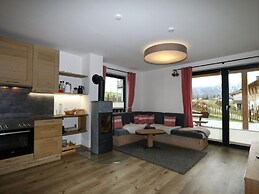 Chalet Alpenzauber mit Beheiztem Pool, Inzell