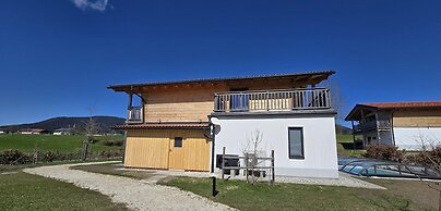 Chalet Alpenzauber mit Beheiztem Pool, Inzell