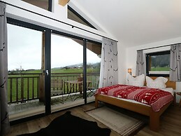 Chalet Alpenzauber mit Beheiztem Pool, Inzell