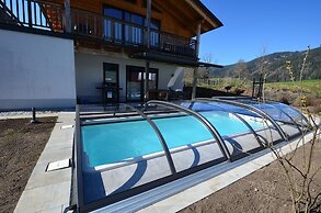 Chalet Alpenzauber mit Beheiztem Pool, Inzell