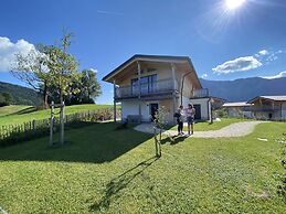 Chalet Alpenzauber mit Beheiztem Pool, Inzell