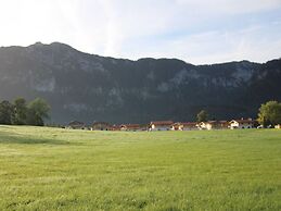 Chalet Alpenzauber mit Beheiztem Pool, Inzell