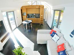 Unique Holiday Home on the Water, Bytow