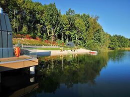 Unique Holiday Home on the Water, Bytow