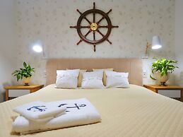 Unique Holiday Home on the Water, Bytow