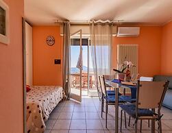 Residence Casa & Vela With Private Beach, Oggebbio