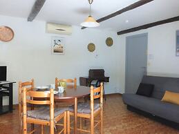 Small Holiday Home With Private Terrace and Shared Garden, Cagnes-sur-