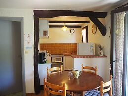 Small Holiday Home With Private Terrace and Shared Garden, Cagnes-sur-