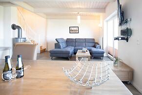 Exklusiv Eingerichtetes Ferienhaus in Strandnahe