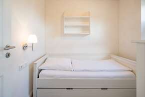 Exklusiv Eingerichtetes Ferienhaus in Strandnaehe