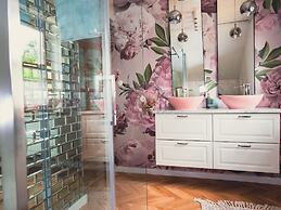 Detached House With Large Garden, Pool, Sauna and Jacuzzi, Perlino