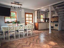 Detached House With Large Garden, Pool, Sauna and Jacuzzi, Perlino