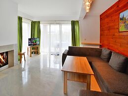 Spacious Holiday Home With Private Garden