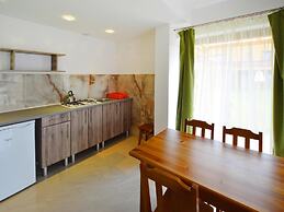Spacious Holiday Home With Private Garden