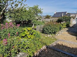 4 Family Home, Walking Distance to the Beach