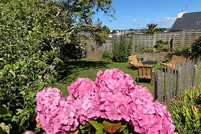 4 Family Home, Walking Distance to the Beach