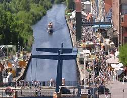 Hausboot auf der Peene in Demmin