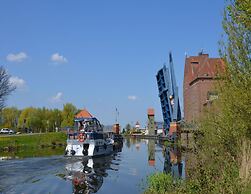 Hausboot auf der Peene in Demmin