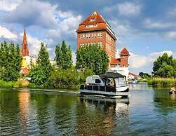 Hausboot auf der Peene in Demmin