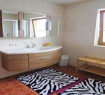Holiday Home Emberger, Fugen