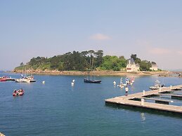 Comfortable Holiday Home With Partial sea Views, Douarnenez-treboul