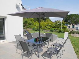 Comfortable Holiday Home With Partial sea Views, Douarnenez-treboul