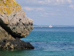 Comfortable Holiday Home With Partial sea Views, Douarnenez-treboul