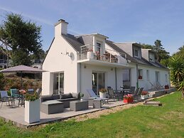 Comfortable Holiday Home With Partial sea Views, Douarnenez-treboul